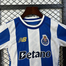 Conjunto infantil principal azul e branco 2025/26